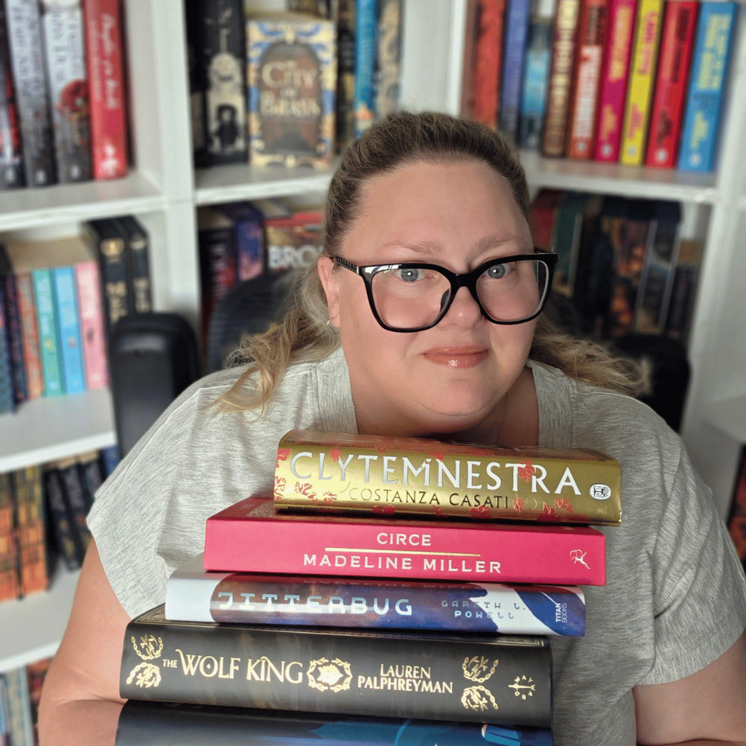 Raye - Being Bookish host